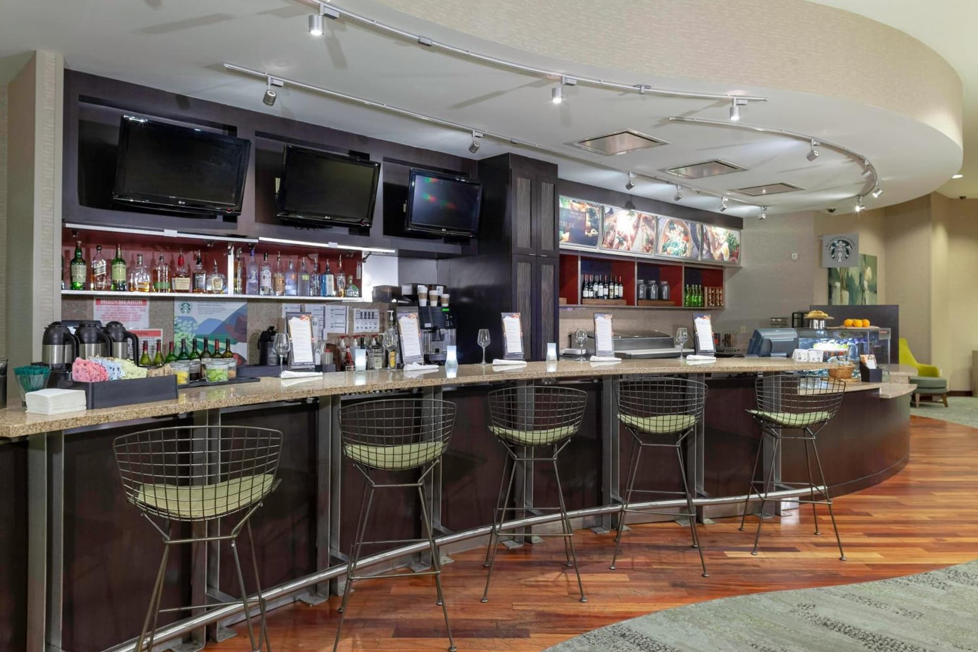 Courtyard Memphis Downtown interior in Memphis, TN — gallery photo 2