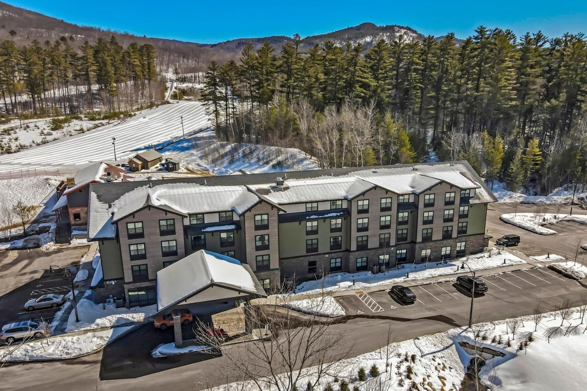 Fairfield by Marriott Inn & Suites North Conway property views in North Conway, NH — gallery photo 3