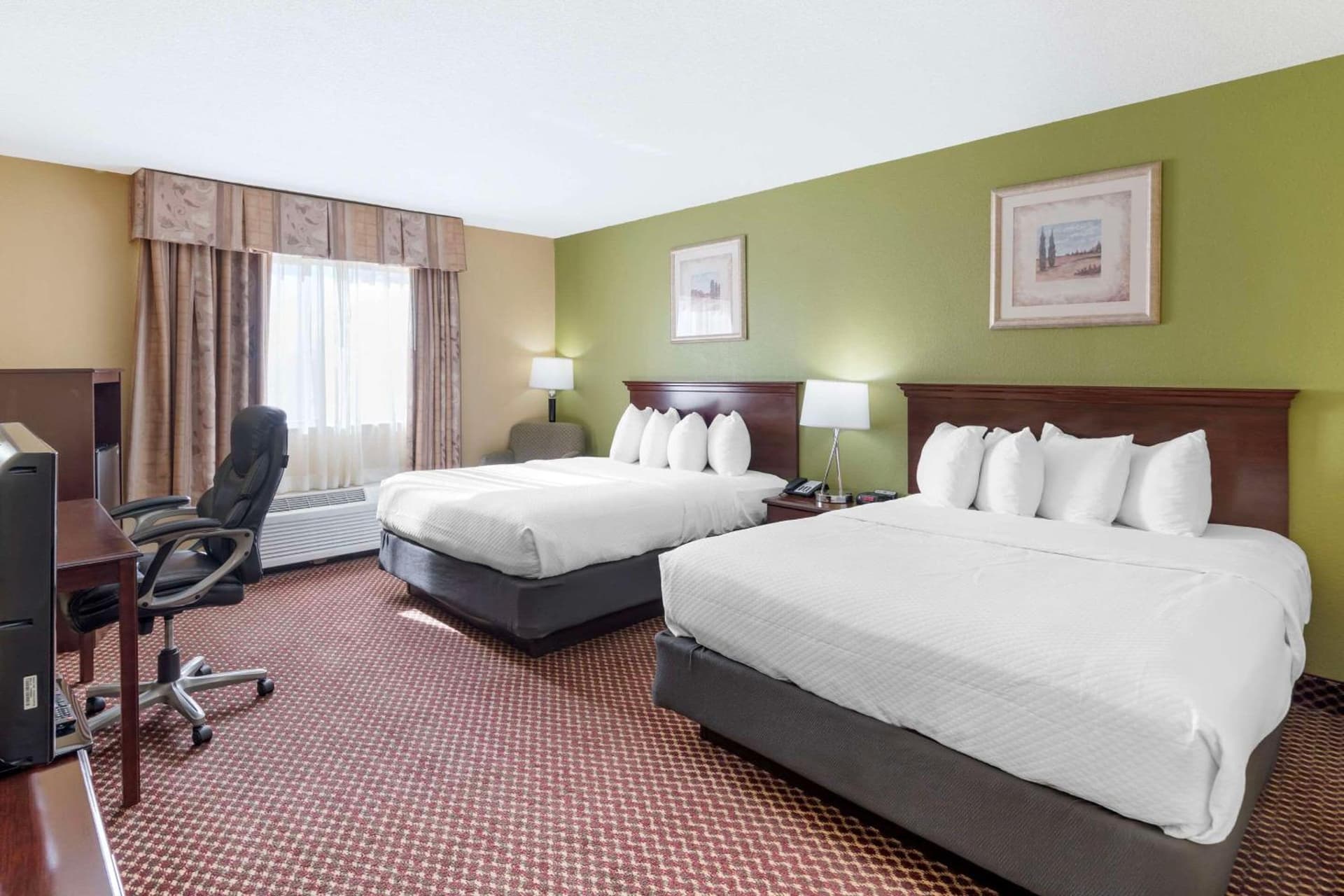 Quality Inn & Suites Bloomington University Area gallery photo in Bloomington, IL — image 25