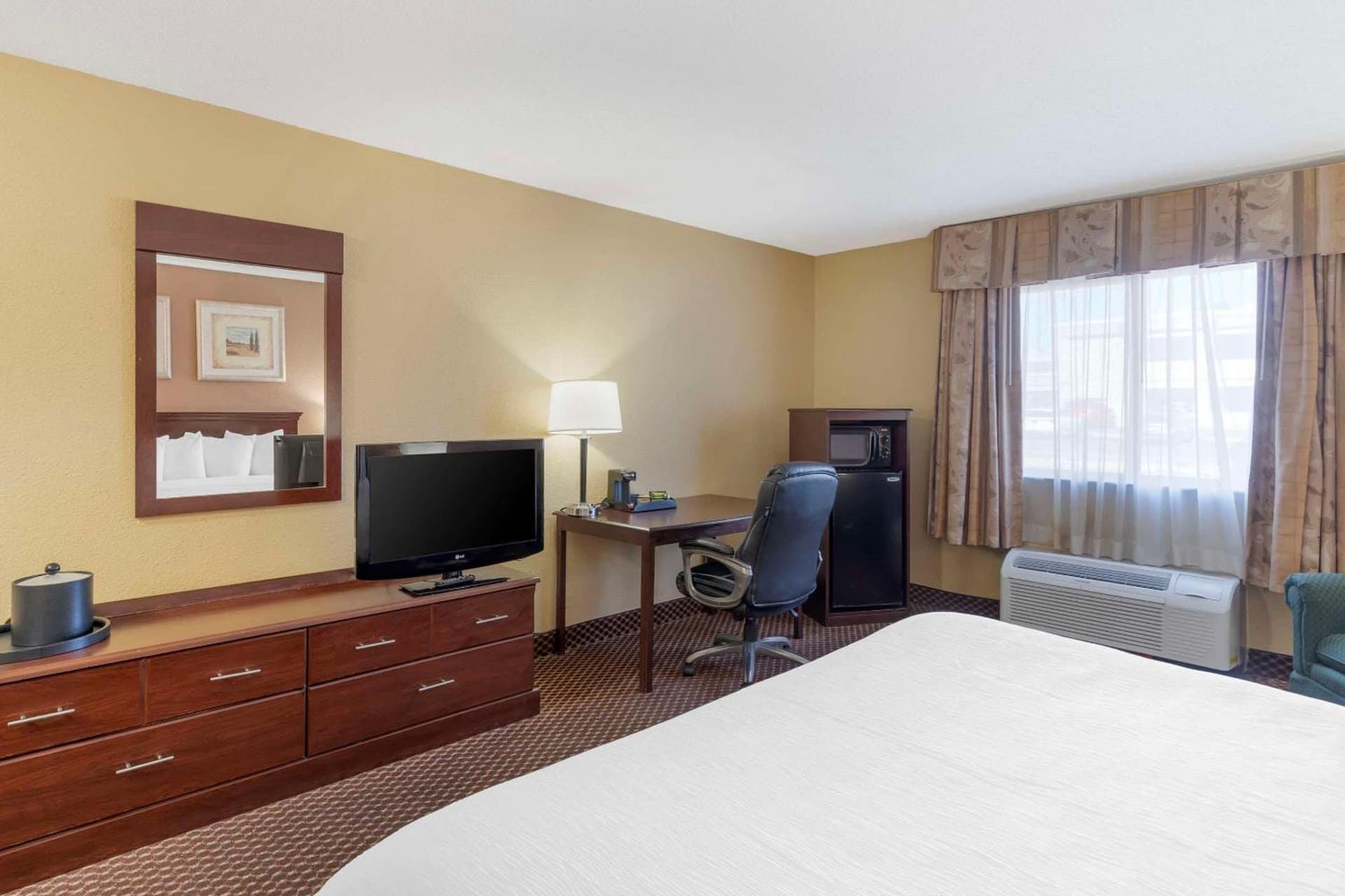 Quality Inn & Suites Bloomington University Area gallery photo in Bloomington, IL — image 23