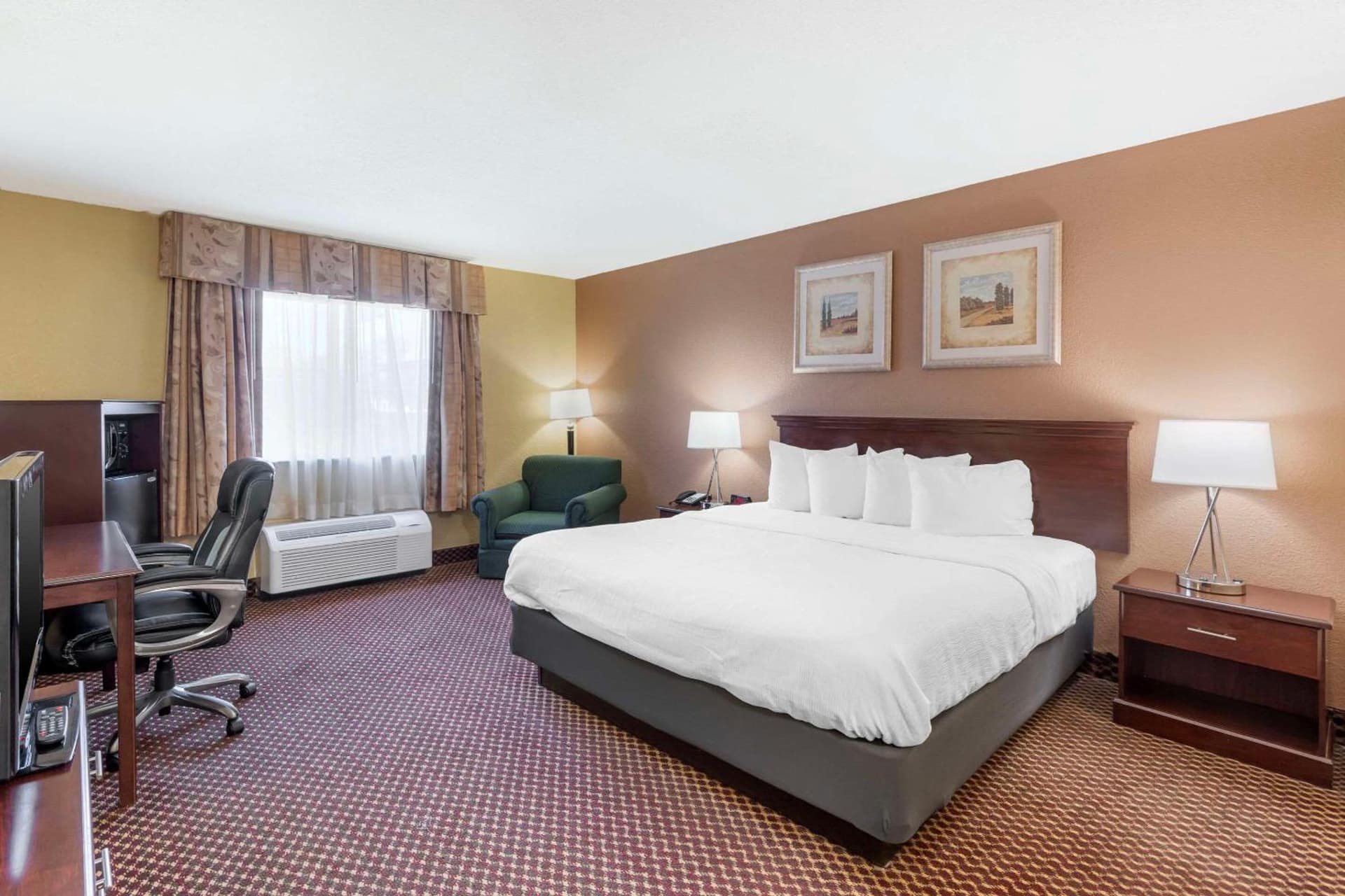 Quality Inn & Suites Bloomington University Area gallery photo in Bloomington, IL — image 24