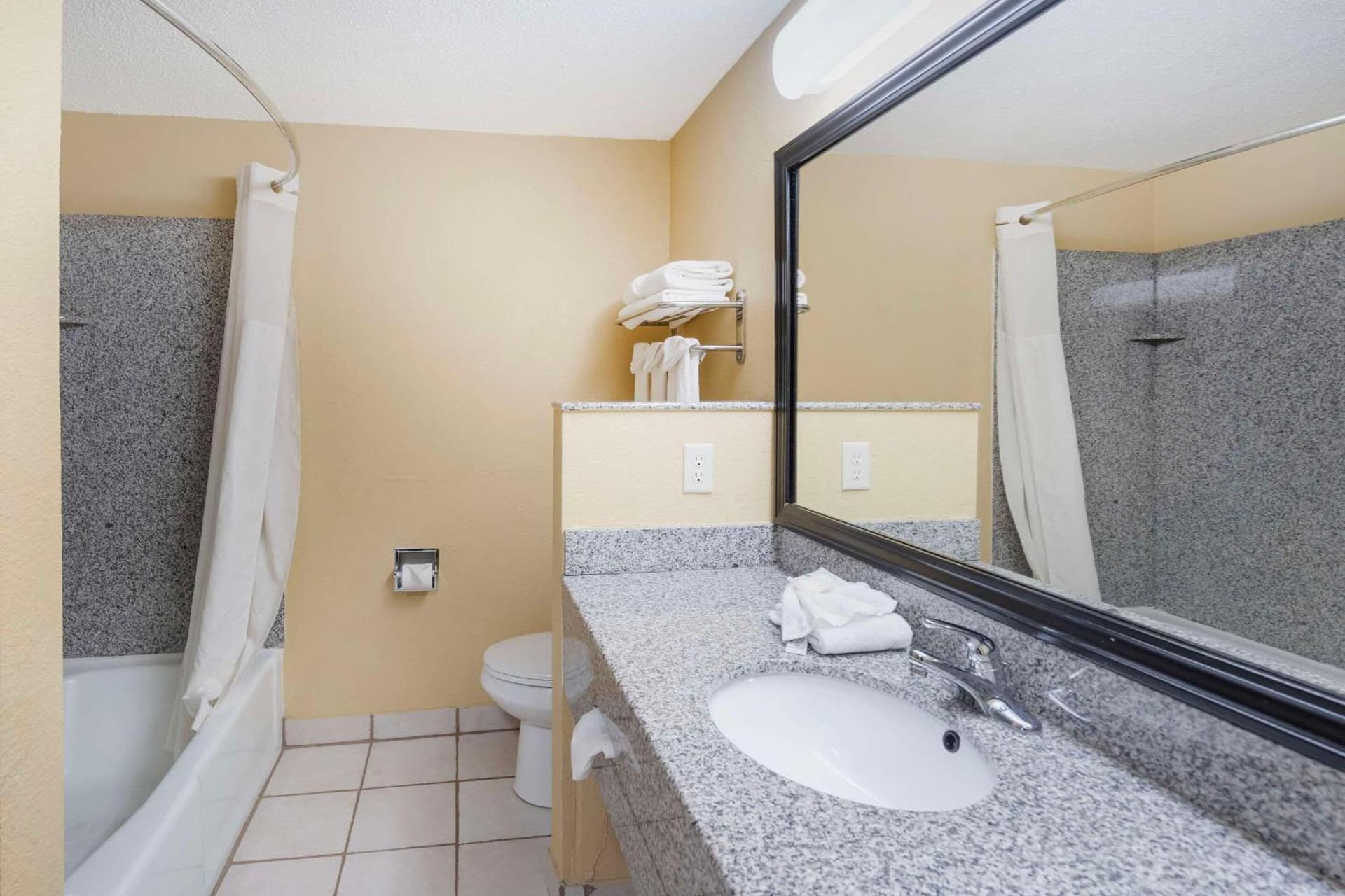 Quality Inn & Suites Bloomington University Area property views in Bloomington, IL — gallery photo 3