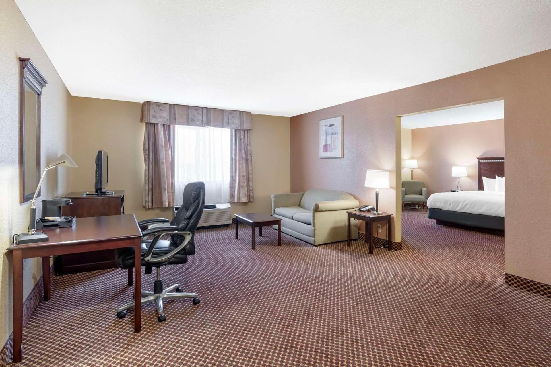 Quality Inn & Suites Bloomington University Area gallery photo in Bloomington, IL — image 8