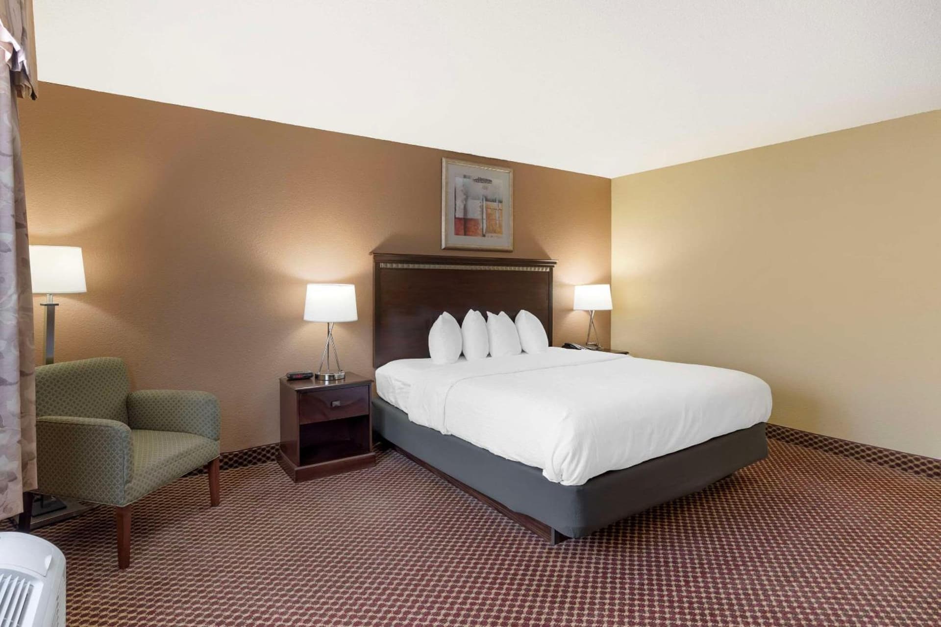 Quality Inn & Suites Bloomington University Area gallery photo in Bloomington, IL — image 17
