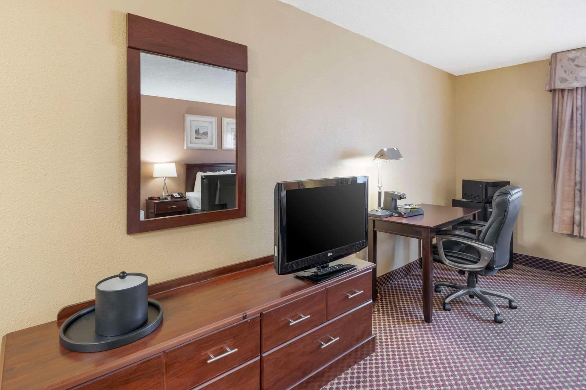 Quality Inn & Suites Bloomington University Area gallery photo in Bloomington, IL — image 18