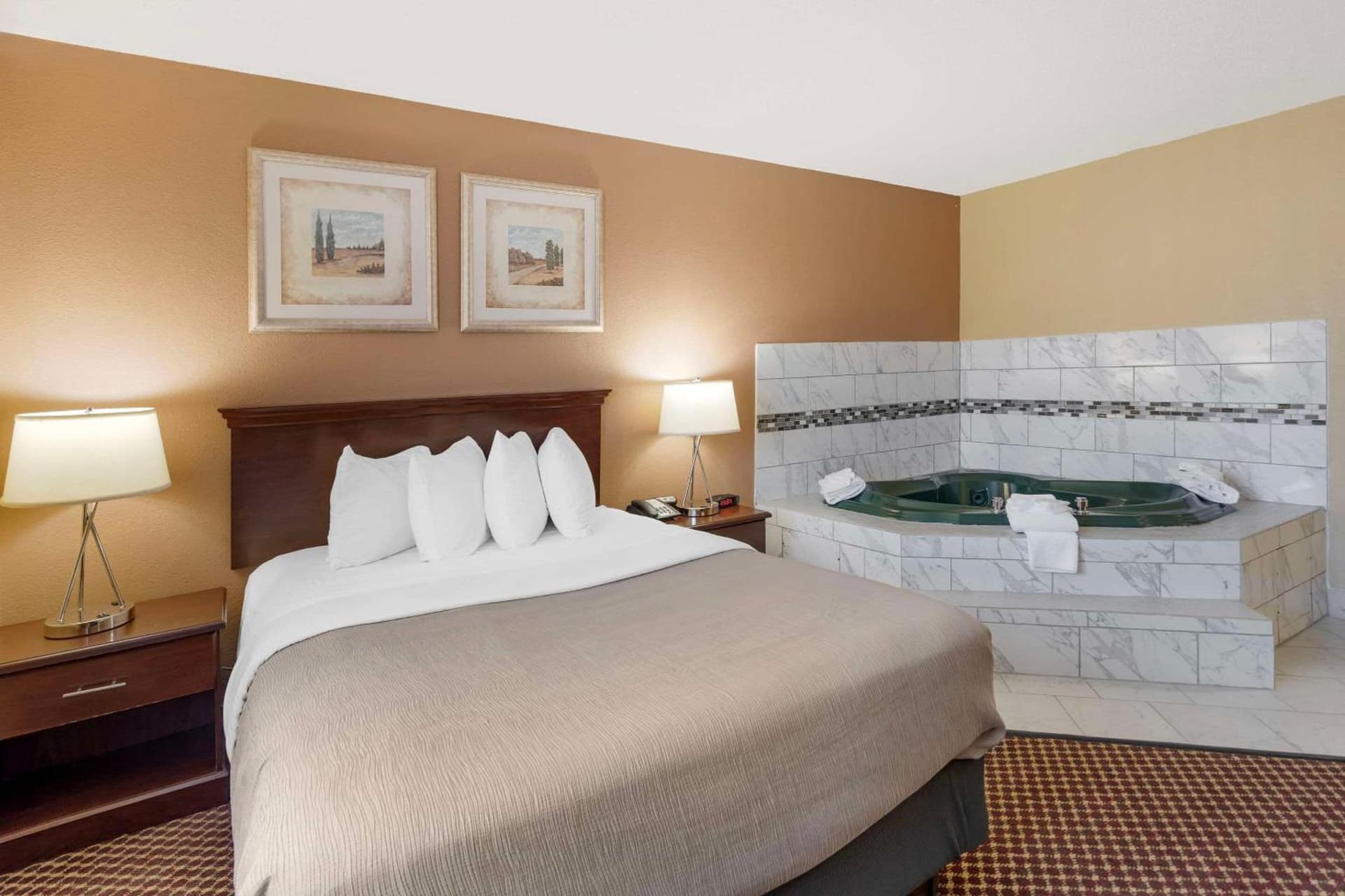 Quality Inn & Suites Bloomington University Area gallery photo in Bloomington, IL — image 13