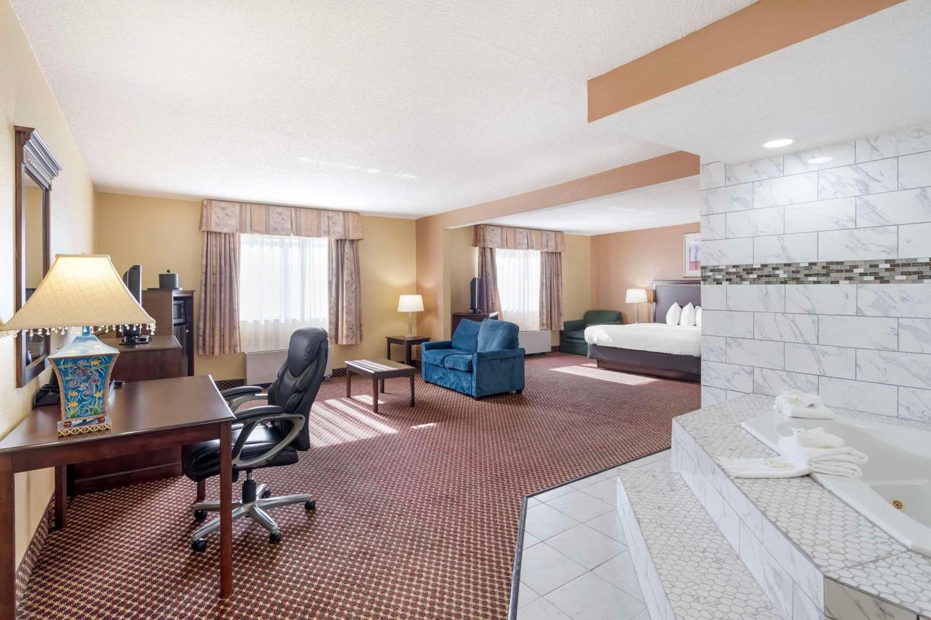Quality Inn & Suites Bloomington University Area gallery photo in Bloomington, IL — image 6