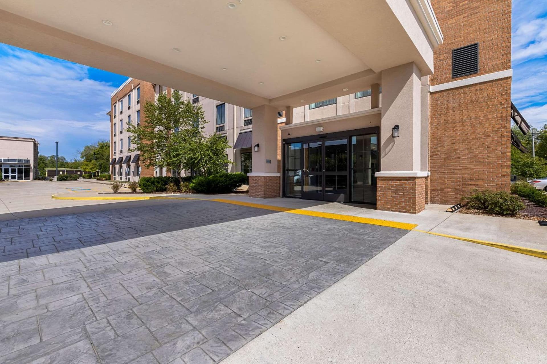 Comfort Suites Columbia I-65 property views in Columbia, TN — gallery photo 3