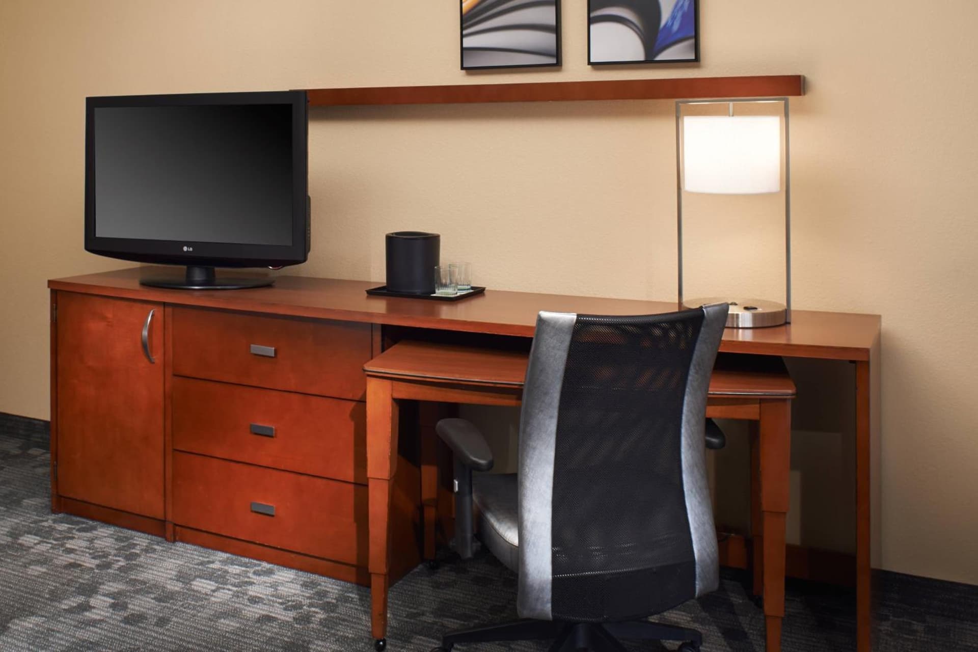 Courtyard by Marriott Detroit Warren gallery photo in Warren, MI — image 11