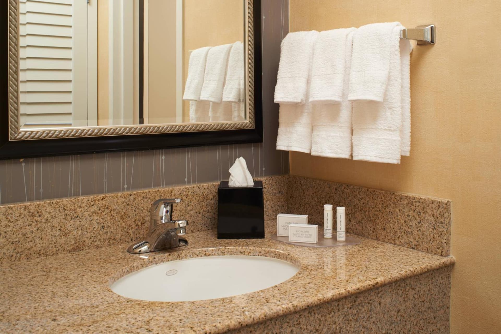 Courtyard by Marriott Detroit Warren gallery photo in Warren, MI — image 8