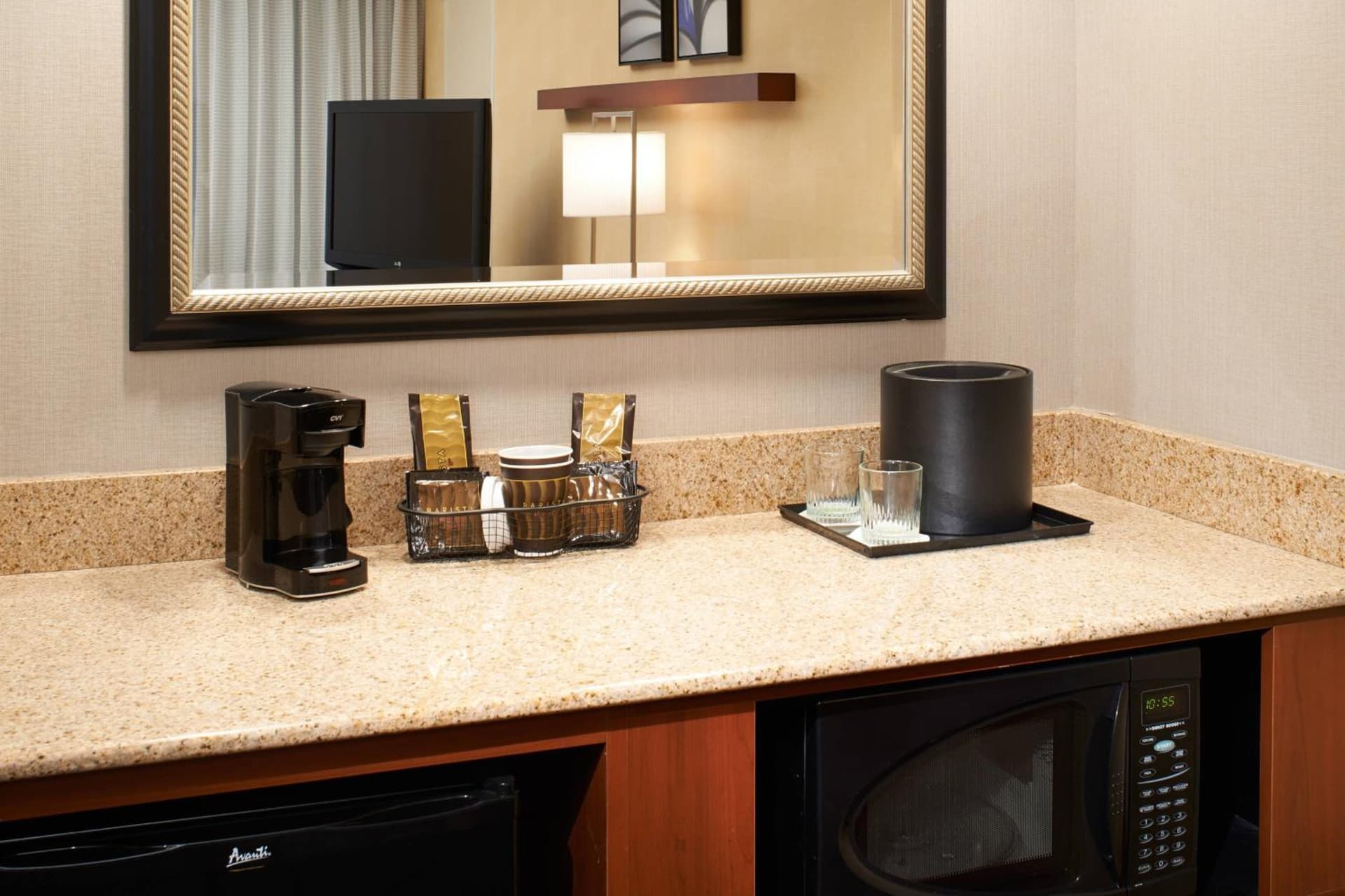 Courtyard by Marriott Detroit Warren gallery photo in Warren, MI — image 10