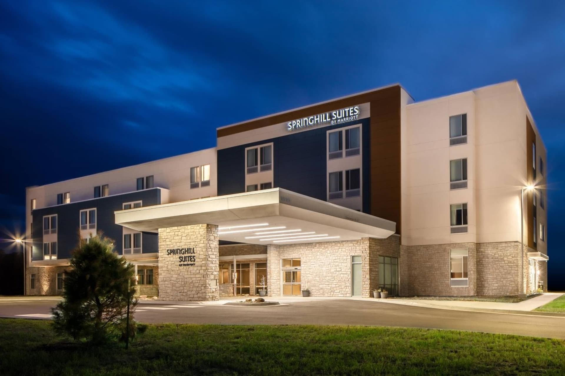 SpringHill Suites by Marriott Ames interior in Ames, IA — gallery photo 2