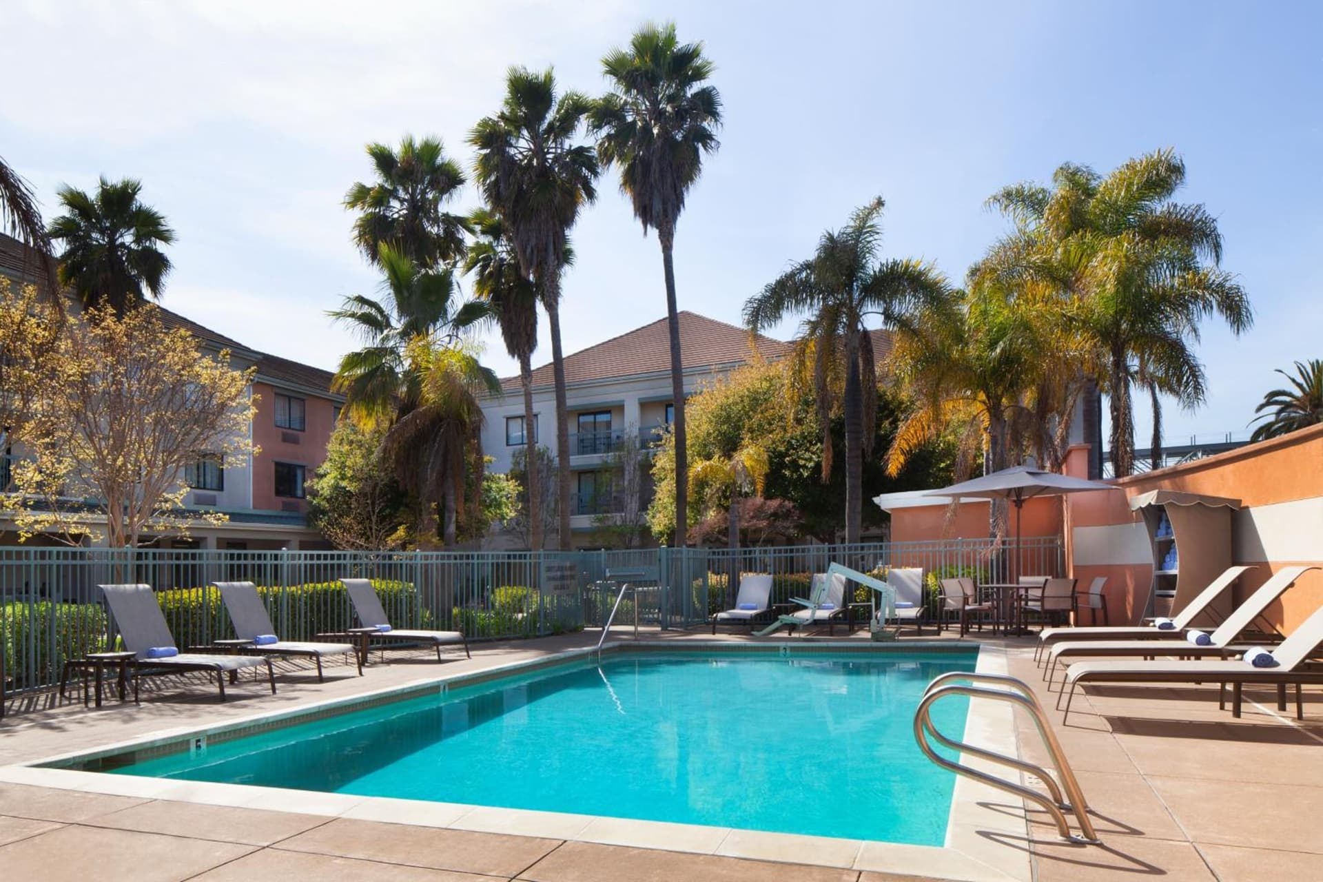 Courtyard by Marriott Oakland Airport gallery photo in Oakland, CA — image 19