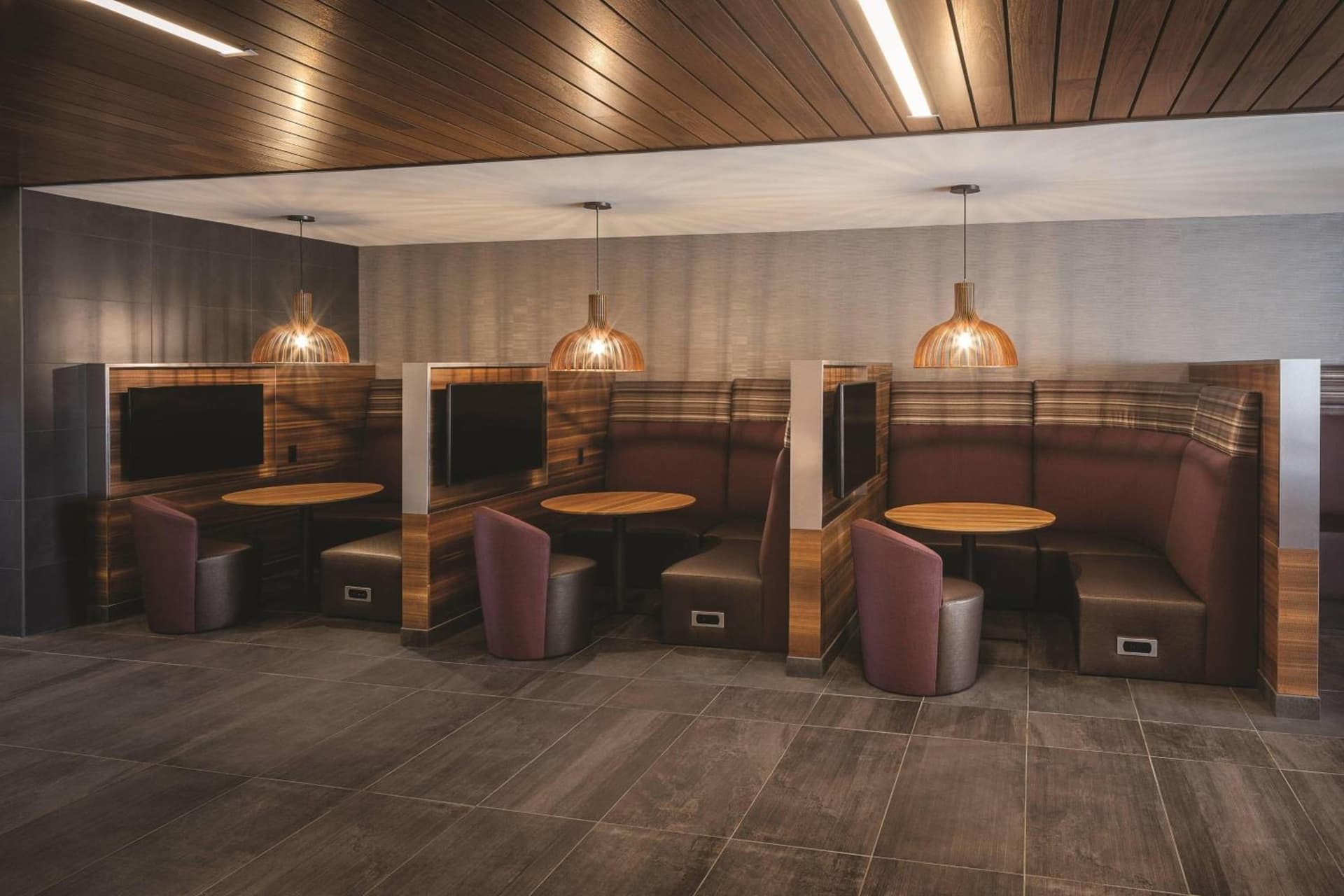 Courtyard by Marriott Portland East gallery photo in Portland, OR — image 15