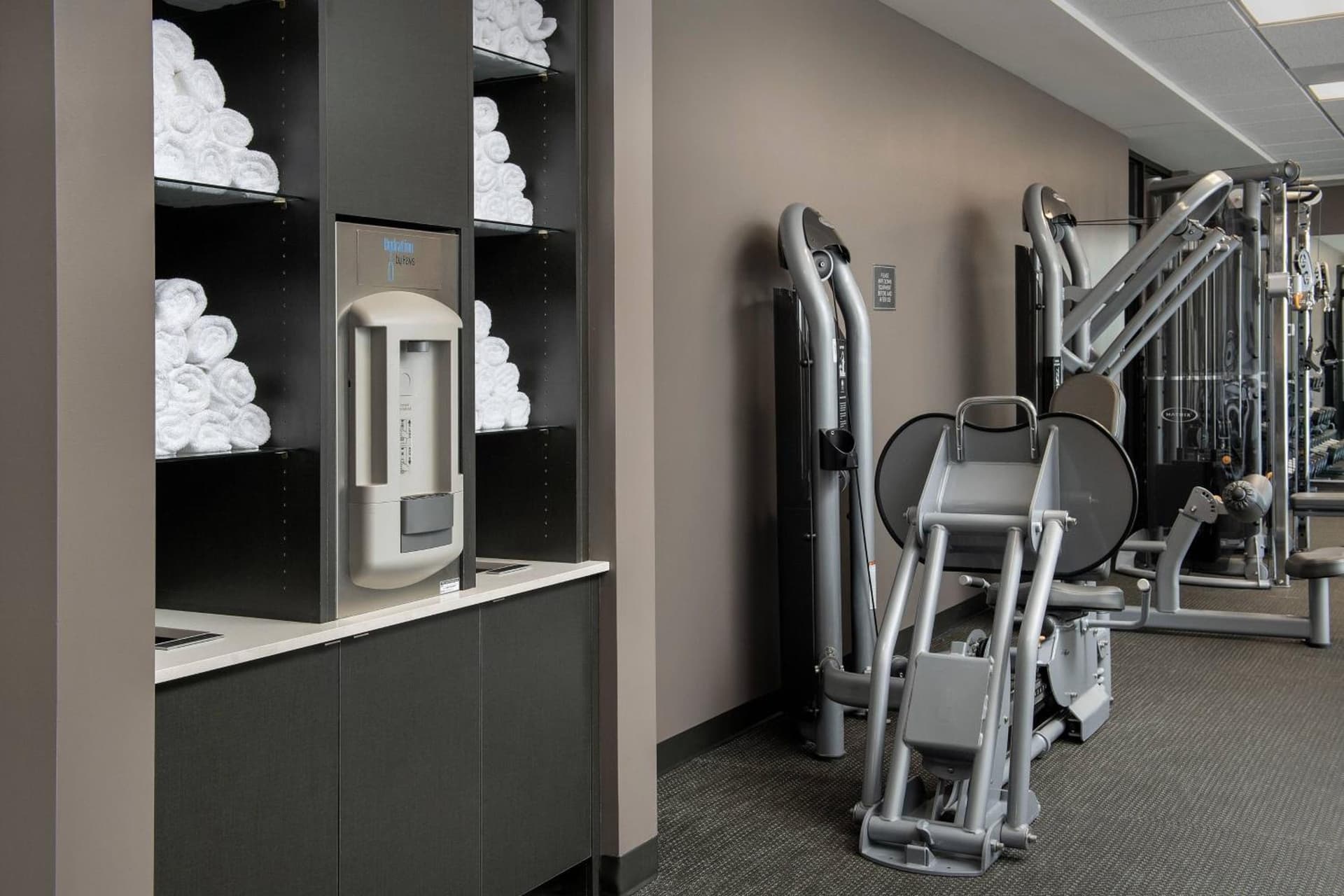 Courtyard by Marriott Portland East gallery photo in Portland, OR — image 13