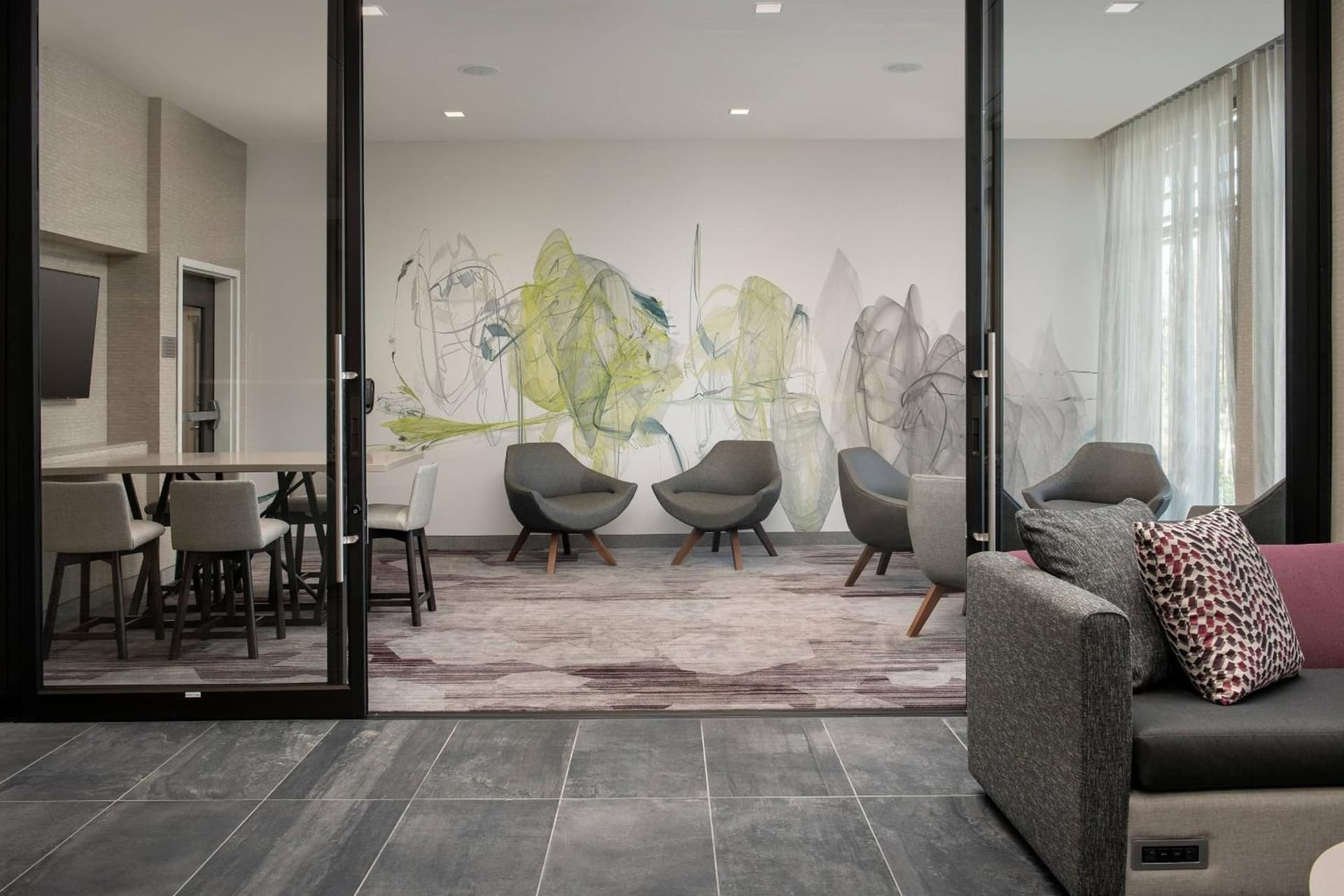 Courtyard by Marriott Portland East gallery photo in Portland, OR — image 28