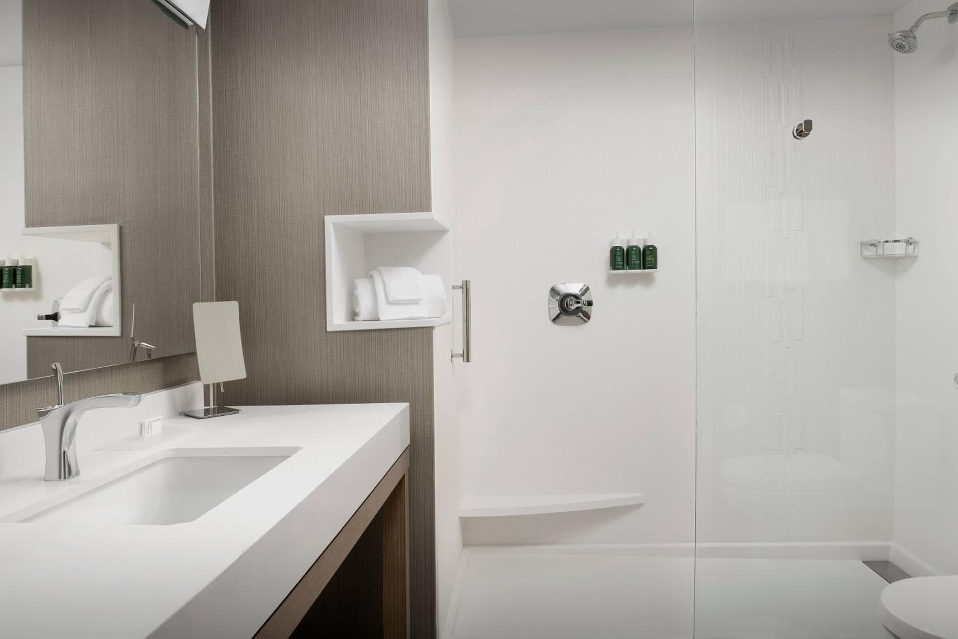 Courtyard by Marriott Portland East gallery photo in Portland, OR — image 29