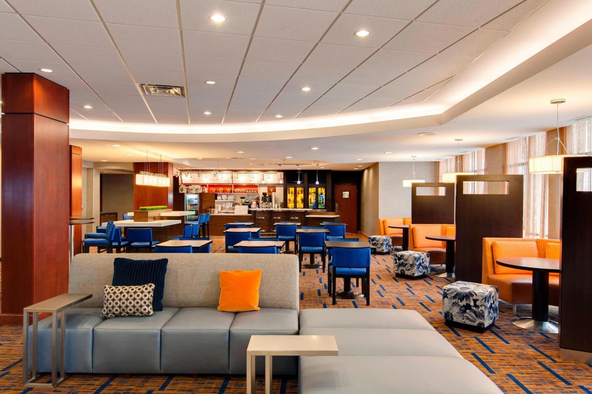 Courtyard by Marriott Chicago Schaumburg/Woodfield Mall interior in Schaumburg, IL — gallery photo 2