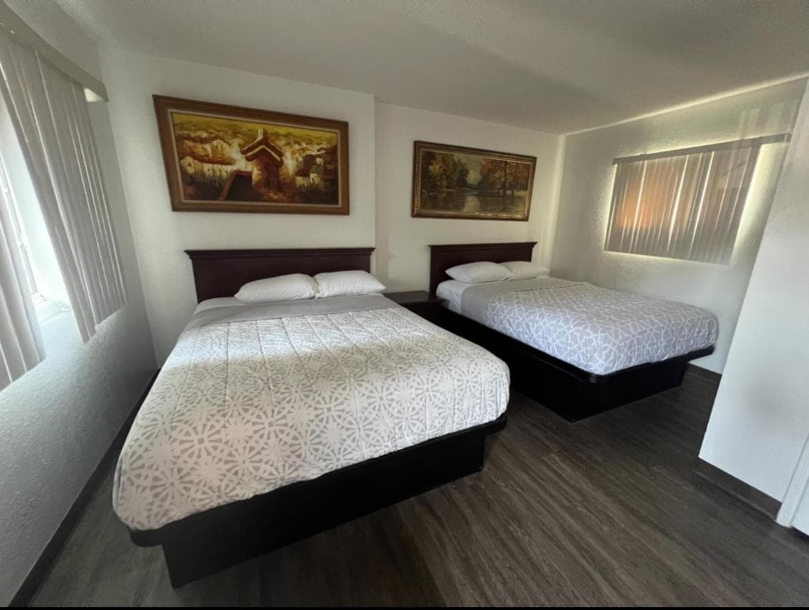 Flamingo Motel - San Ysidro interior in San Diego, CA — gallery photo 2