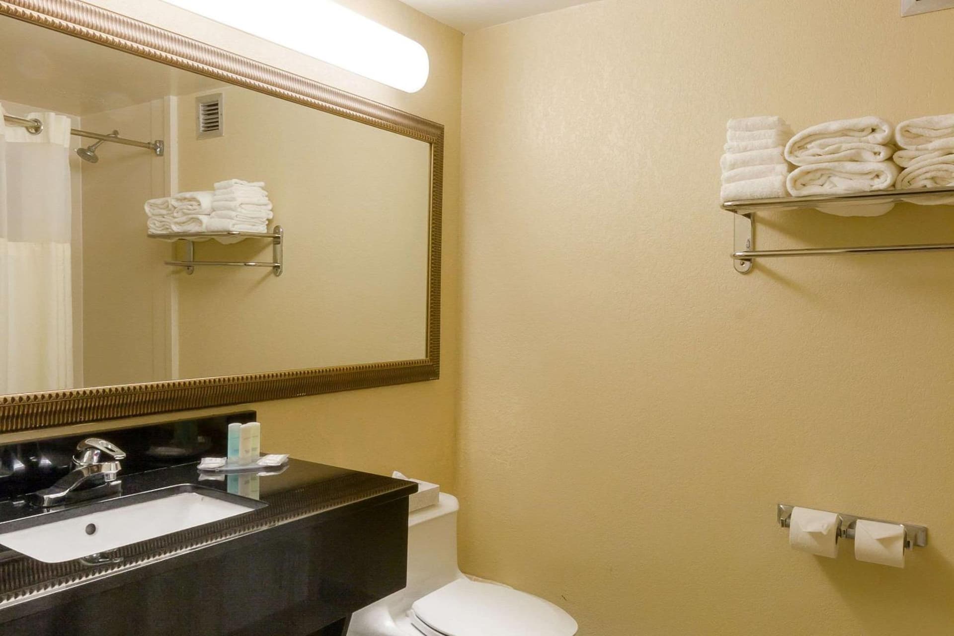 Clarion Inn & Suites Miami International Airport gallery photo in Miami, FL — image 31