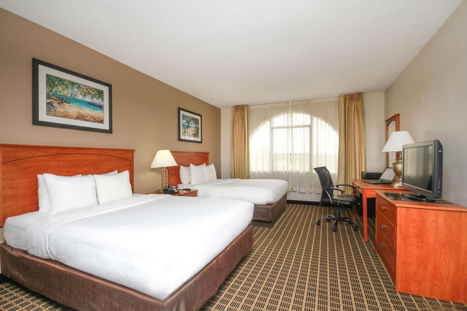 Clarion Inn & Suites Miami International Airport gallery photo in Miami, FL — image 23