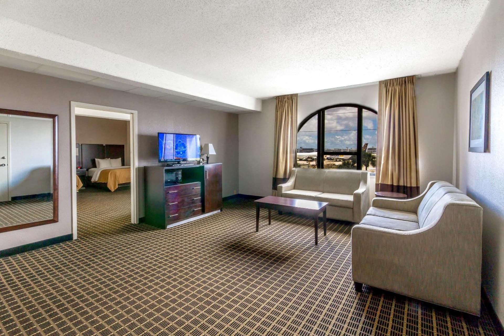 Clarion Inn & Suites Miami International Airport gallery photo in Miami, FL — image 33