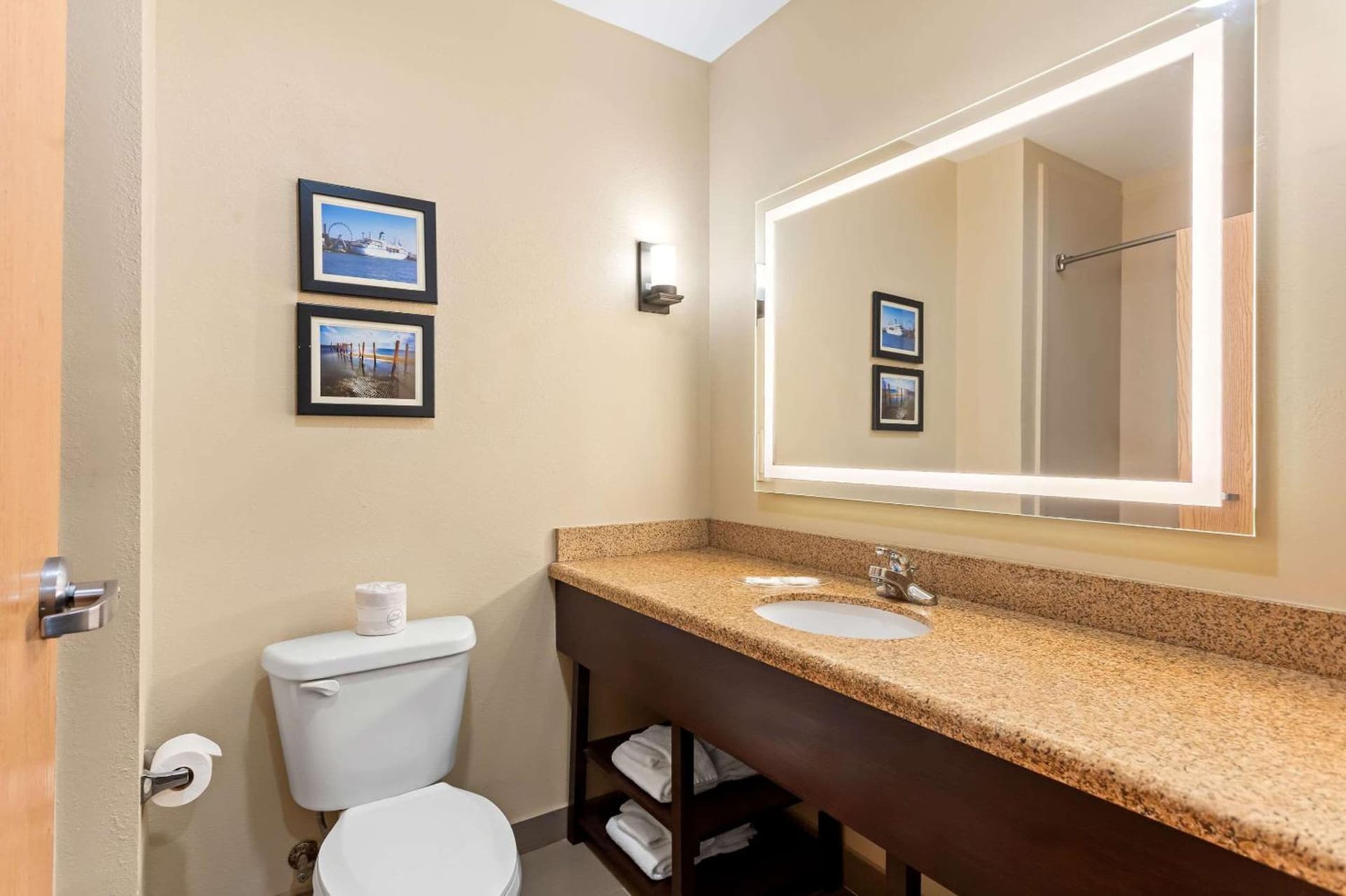 Comfort Suites Gulfport Central gallery photo in Gulfport, MS — image 6