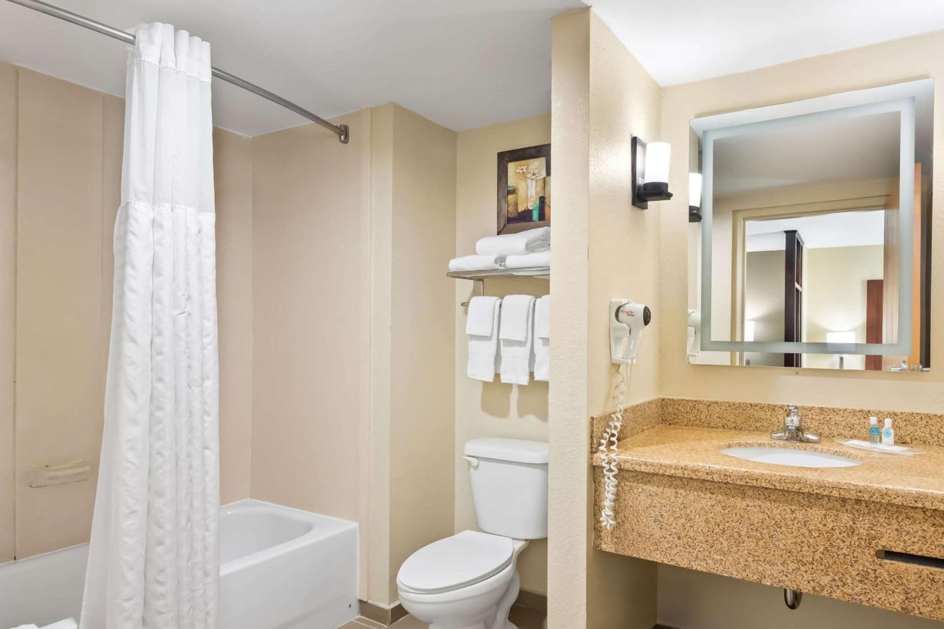 Comfort Suites Gulfport Central gallery photo in Gulfport, MS — image 16