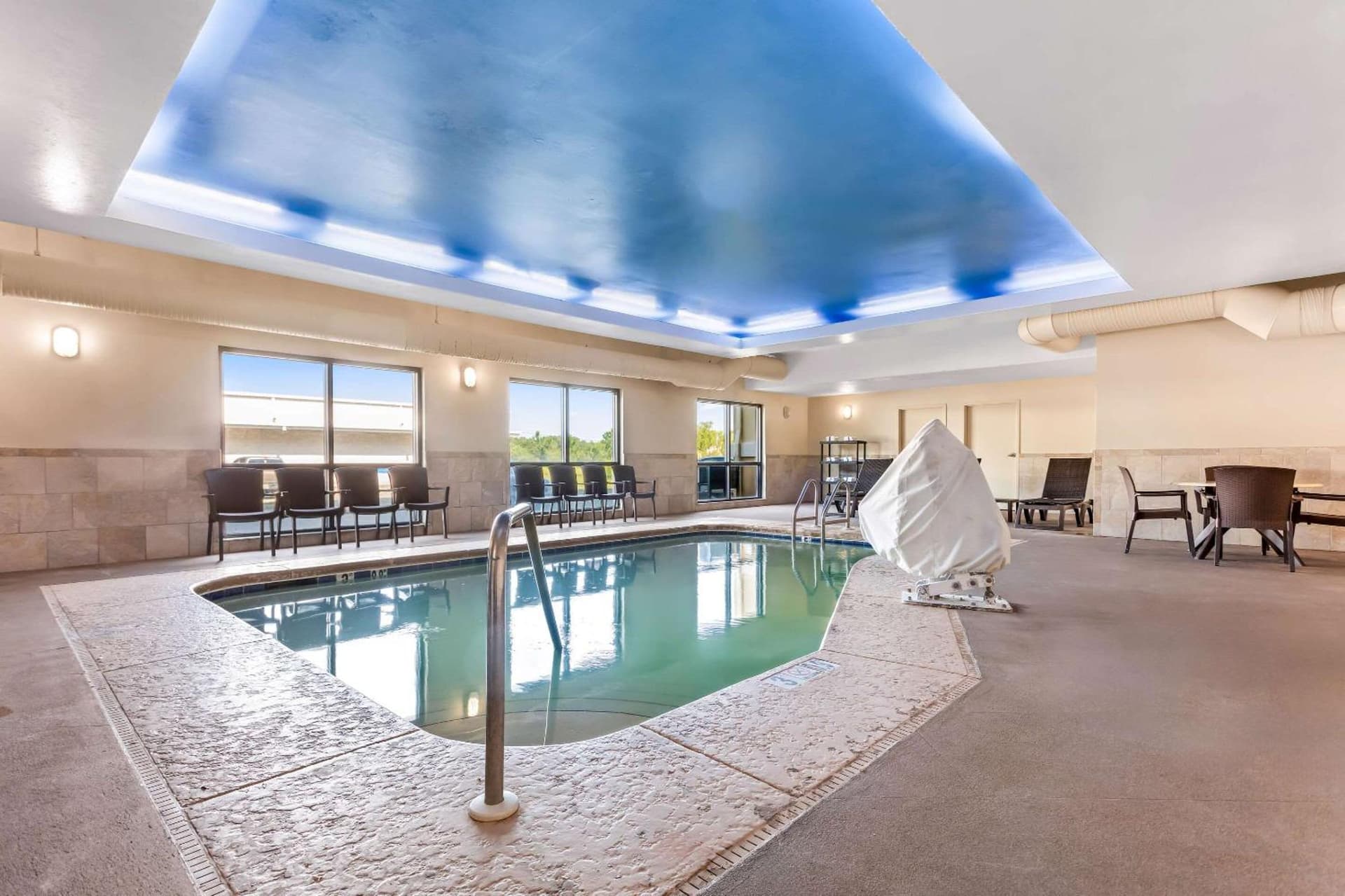 Comfort Suites Gulfport Central interior in Gulfport, MS — gallery photo 2