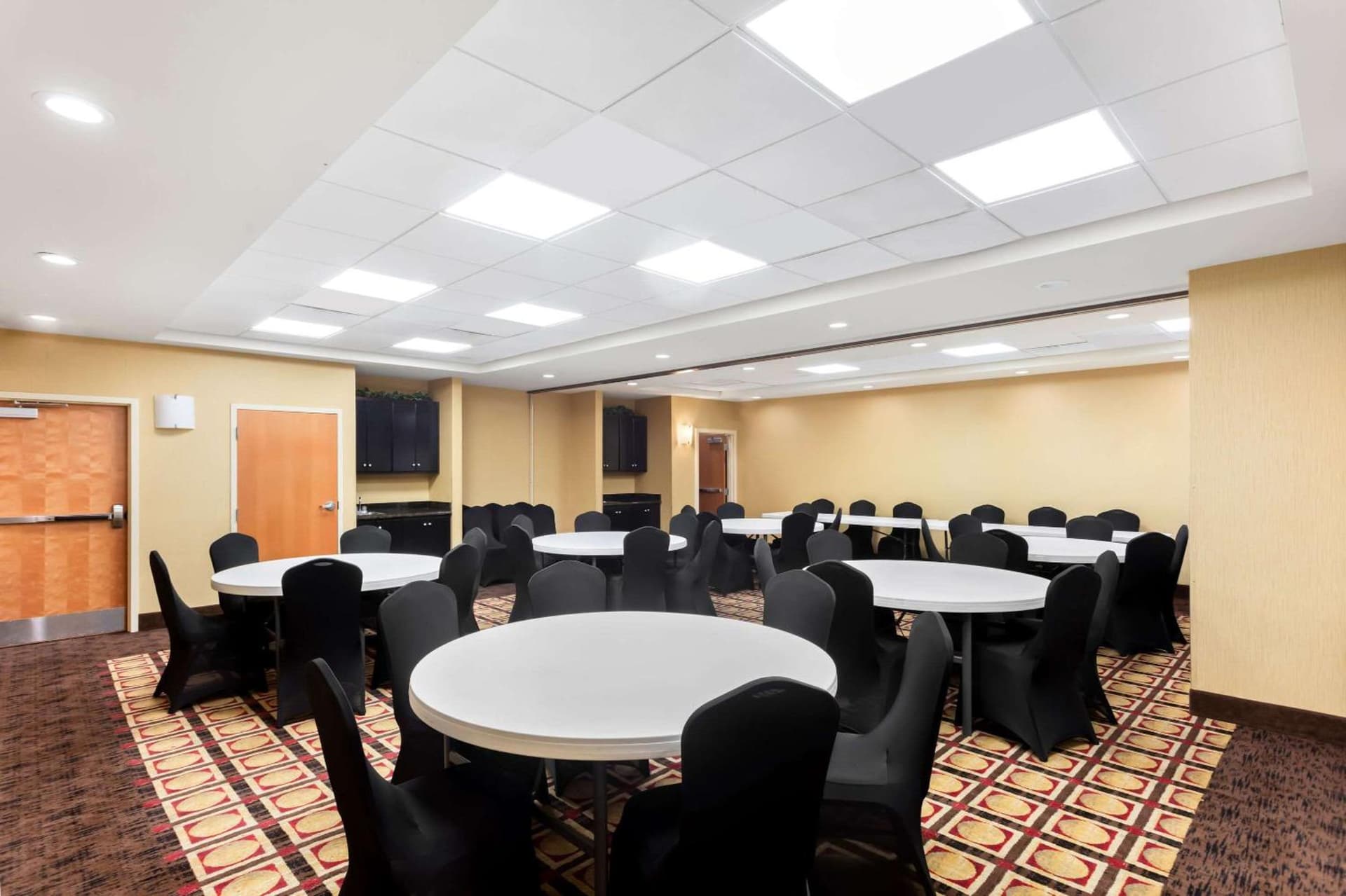 Comfort Suites Gulfport Central gallery photo in Gulfport, MS — image 9