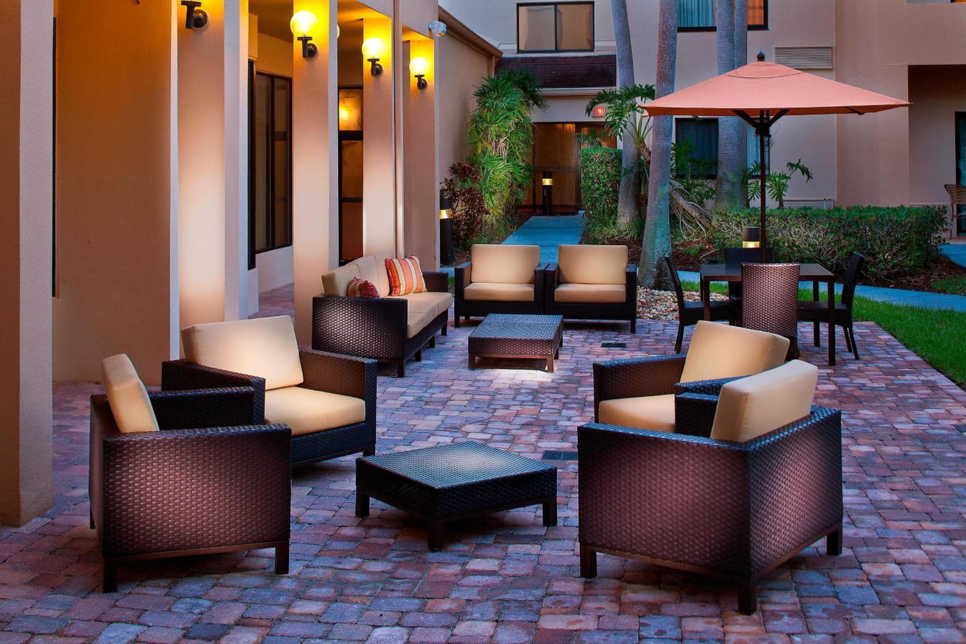 Courtyard Melbourne West interior in Melbourne, FL — gallery photo 2