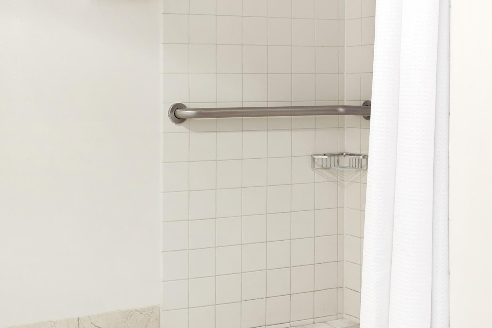 Renaissance Newark Airport Hotel gallery photo in Elizabeth, NJ — image 4