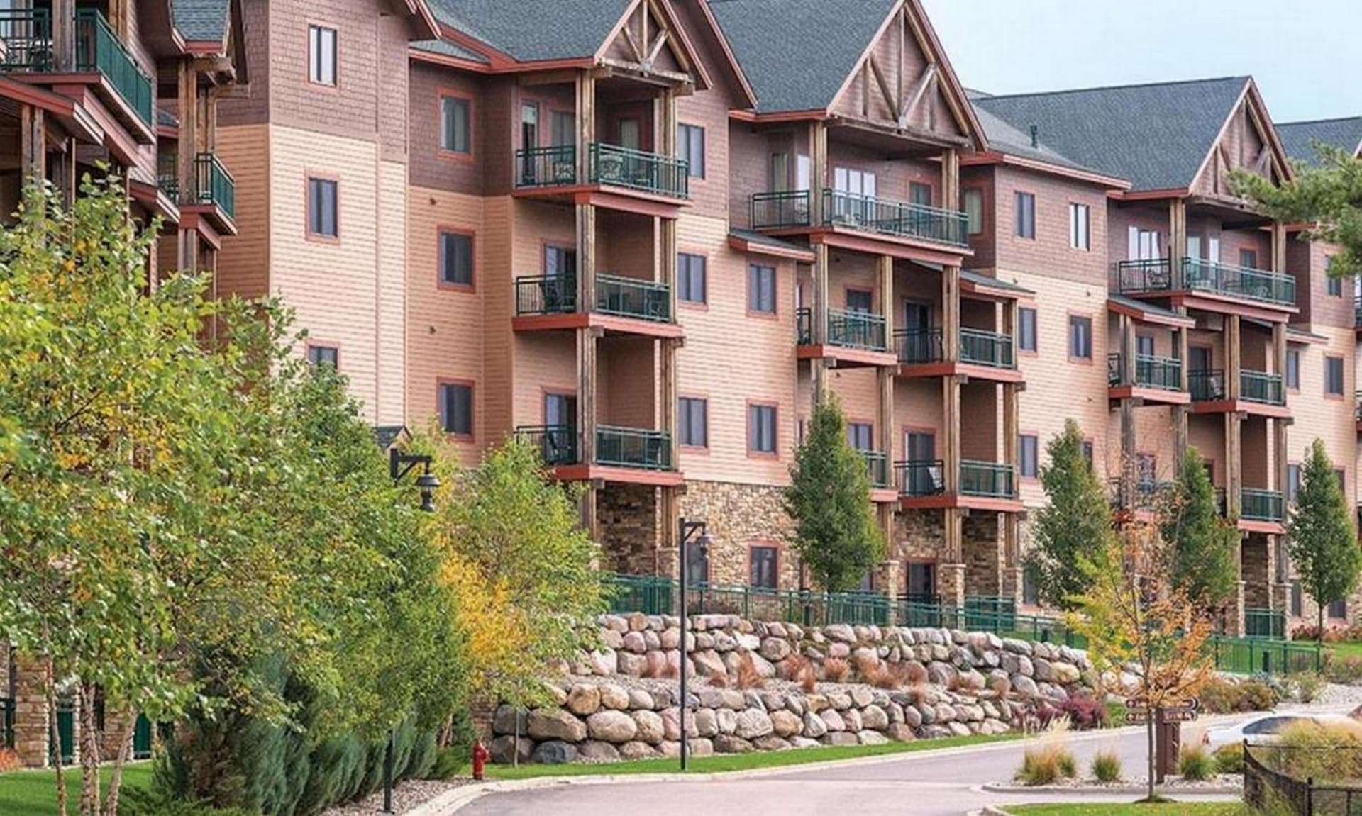 Glacier Canyon by HelloVacay featured exterior or lobby in Lake Delton, WI — similar hotel