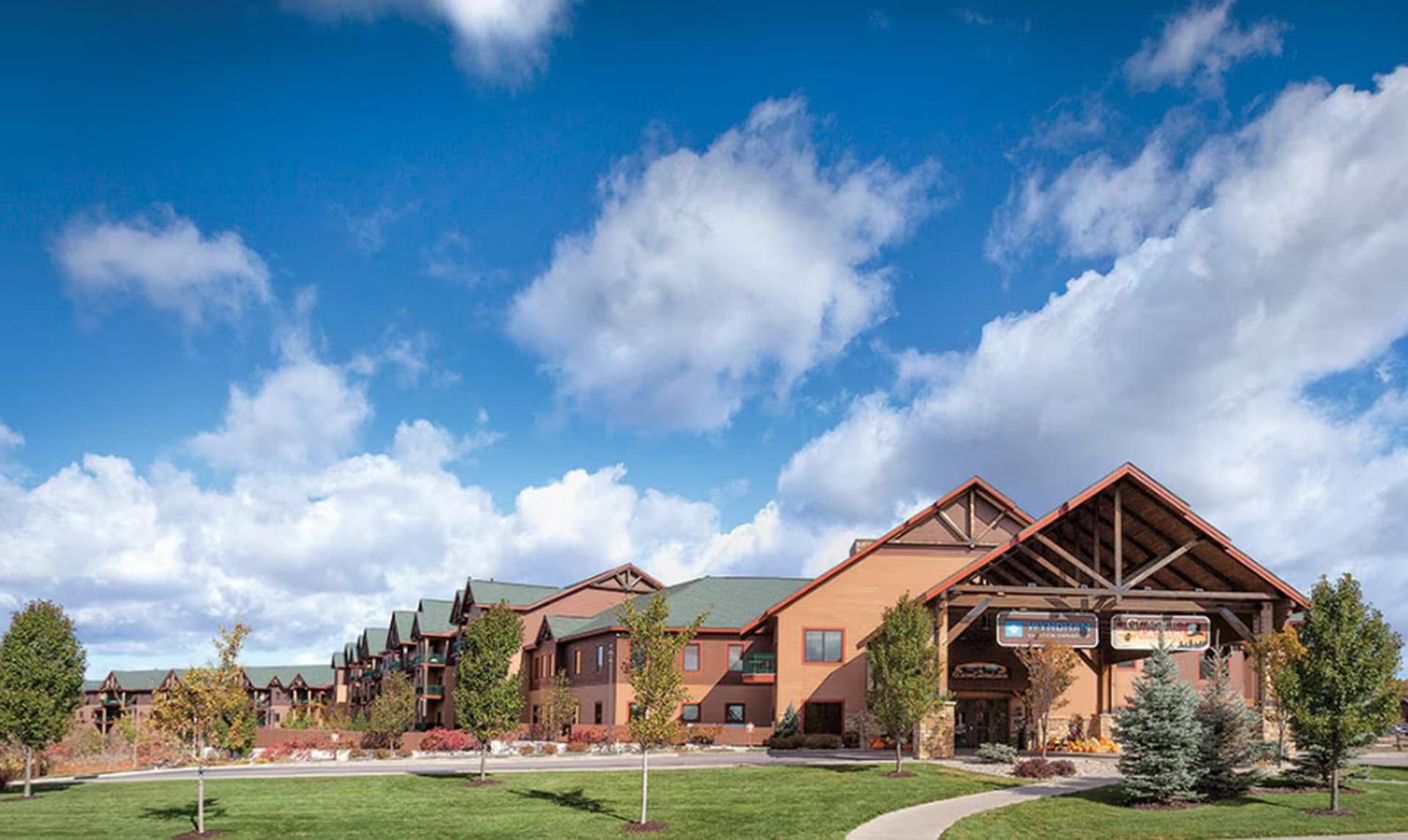 Glacier Canyon by HelloVacay interior in Lake Delton, WI — gallery photo 2