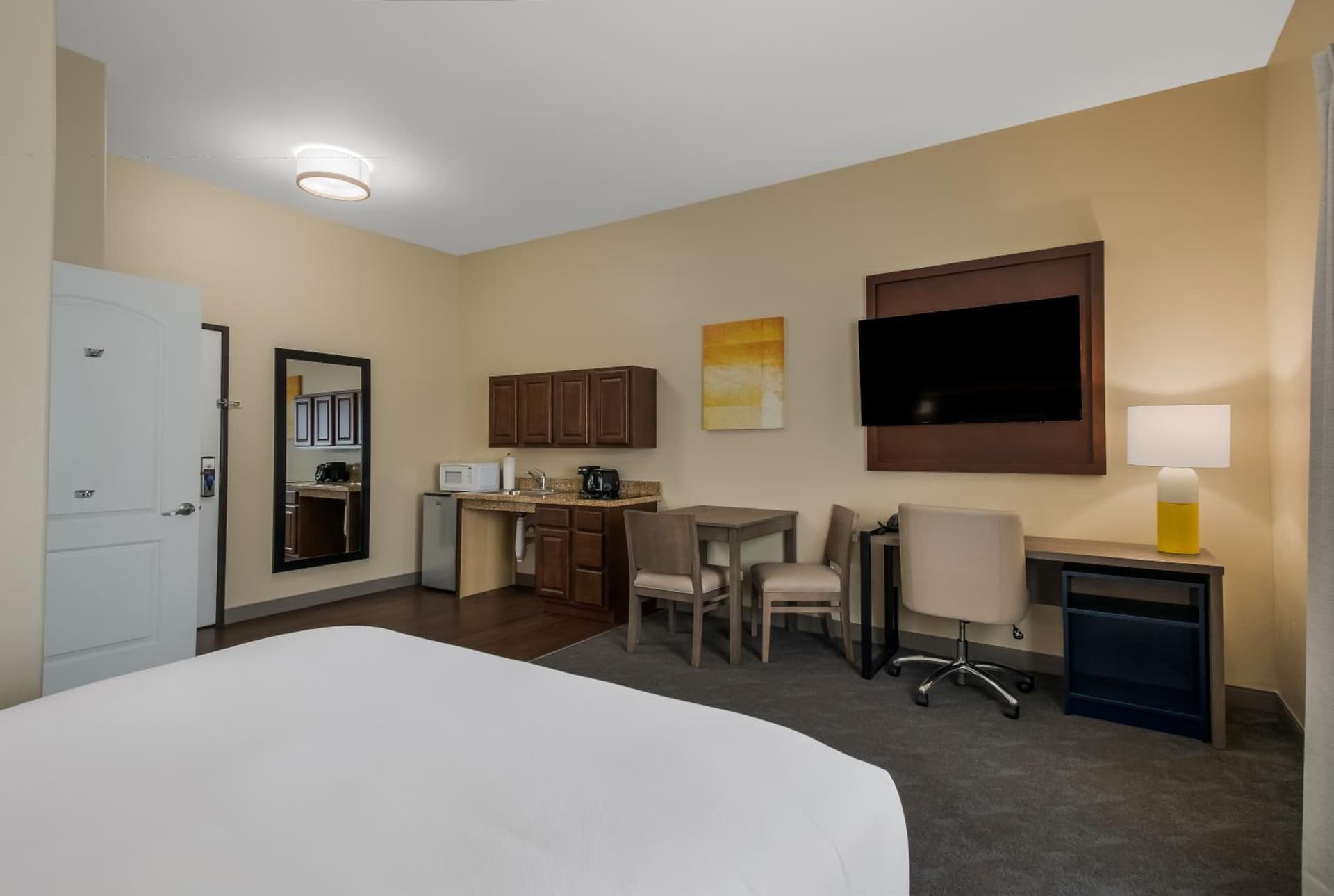 Comfort Inn & Suites Barnesville - Frackville interior in Barnesville, PA — gallery photo 2