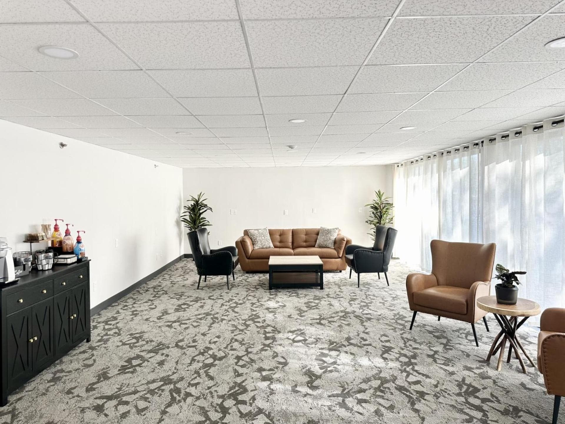 Baldwin Inn & Suites, SureStay Collection by Best Western interior in West Springfield — gallery photo 2