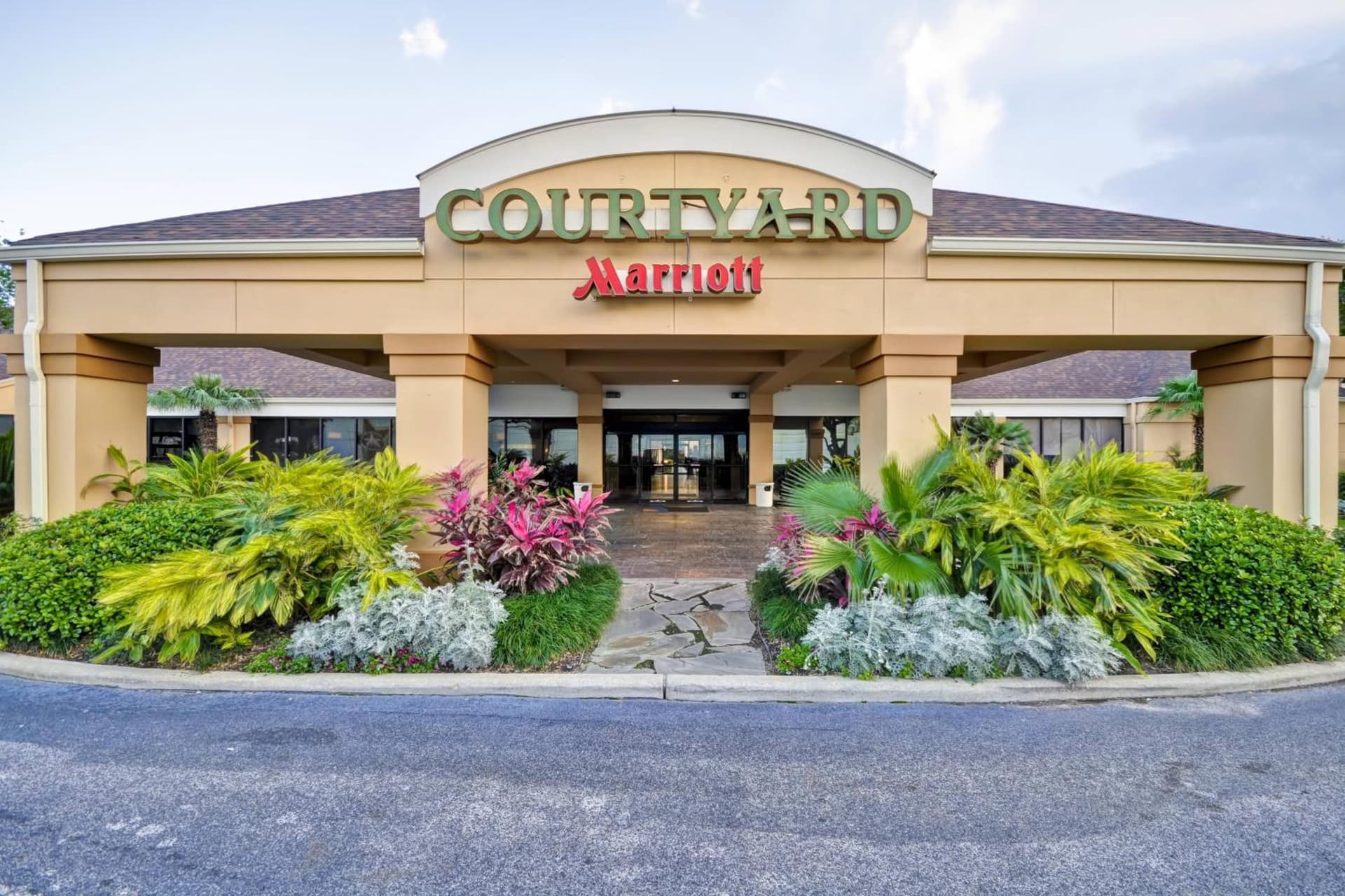 Courtyard Houston I-10 West/Energy Corridor featured exterior or lobby in Houston, TX — similar hotel