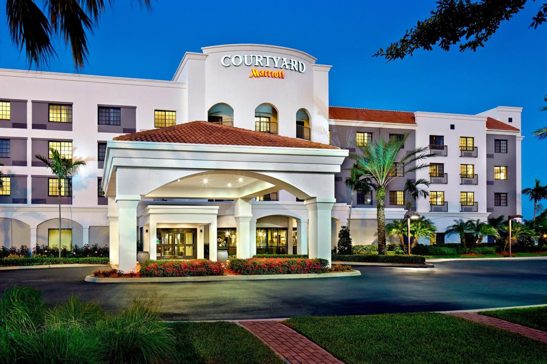 Courtyard by Marriott Stuart interior in Stuart, FL — gallery photo 2