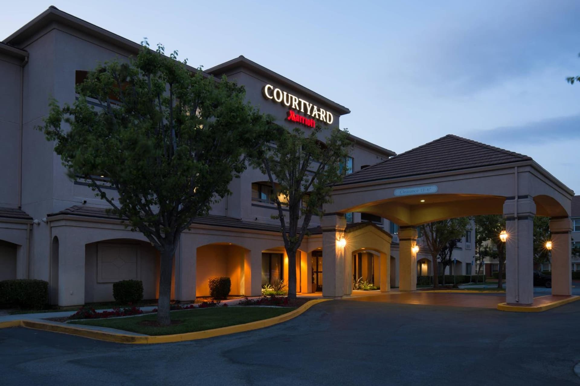 Courtyard by Marriott San Jose South/Morgan Hill interior in Morgan Hill, CA — gallery photo 2