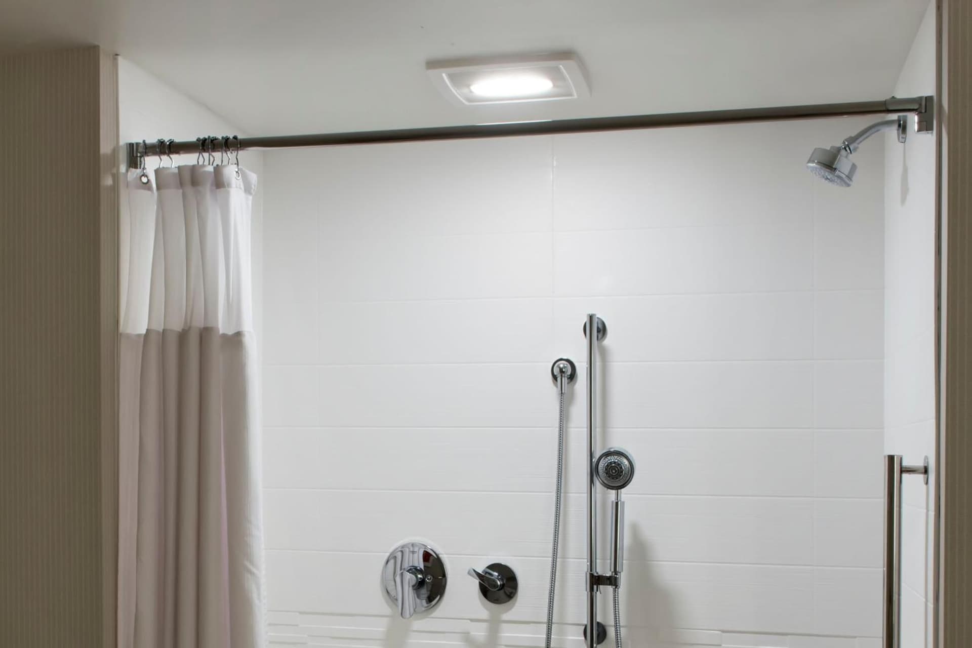 Delta Hotels by Marriott Utica gallery photo in Utica, NY — image 25