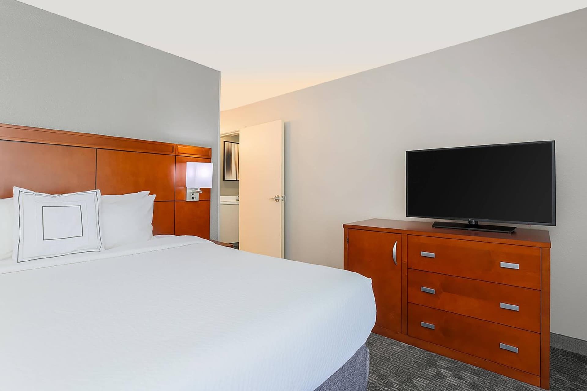 Courtyard by Marriott Monroe Airport gallery photo in Monroe, LA — image 11