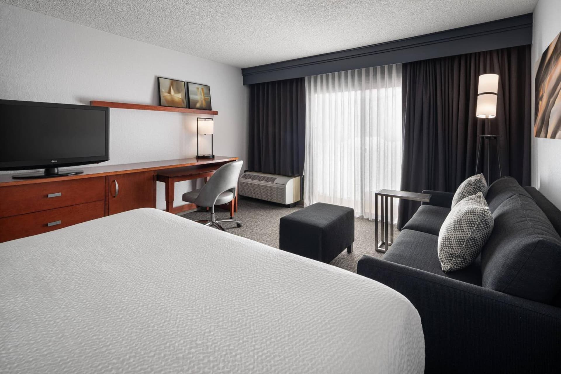 Courtyard by Marriott Pleasanton interior in Pleasanton, CA — gallery photo 2