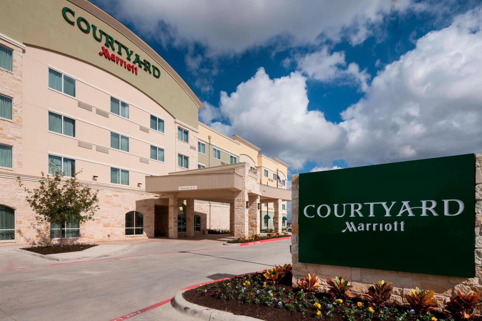 Courtyard by Marriott Dallas Plano/Richardson interior in Plano, TX — gallery photo 2