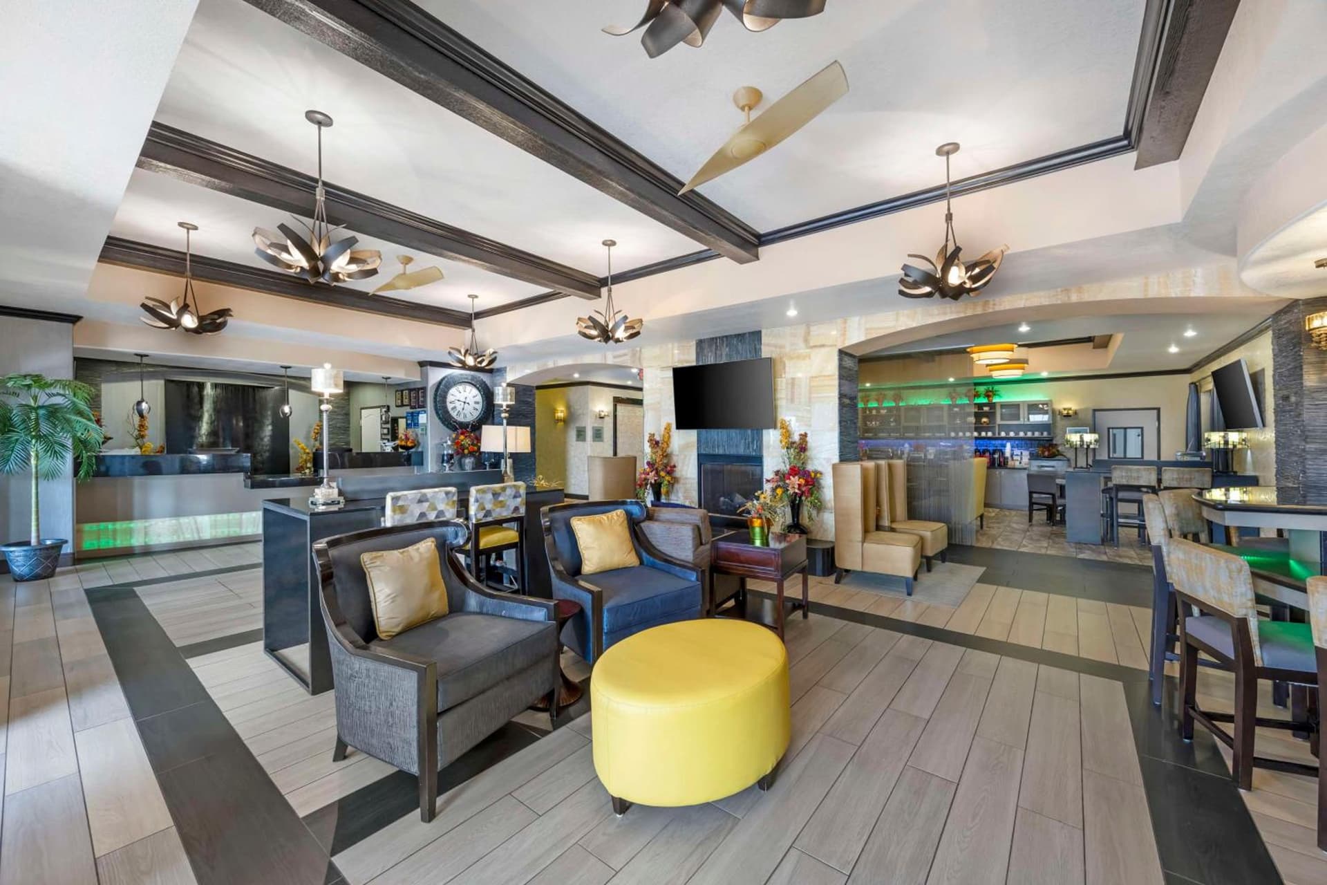Best Western Plus Emerald Inn & Suites interior in Garden City, KS — gallery photo 2