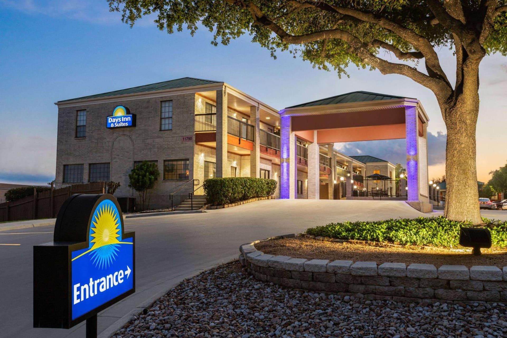 Days Inn by Wyndham San Antonio Near Fiesta Park interior in San Antonio, TX — gallery photo 2