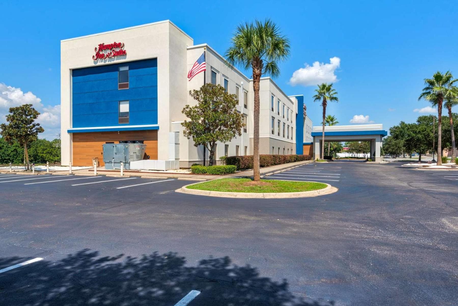 Hampton Inn & Suites Pensacola I-10 N at University Town Plaza interior in Pensacola, FL — gallery photo 2