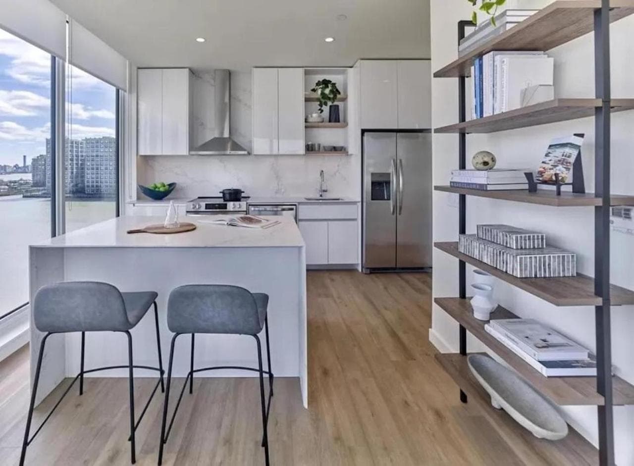 Amazing view of Manhattan property views in Weehawken — gallery photo 3