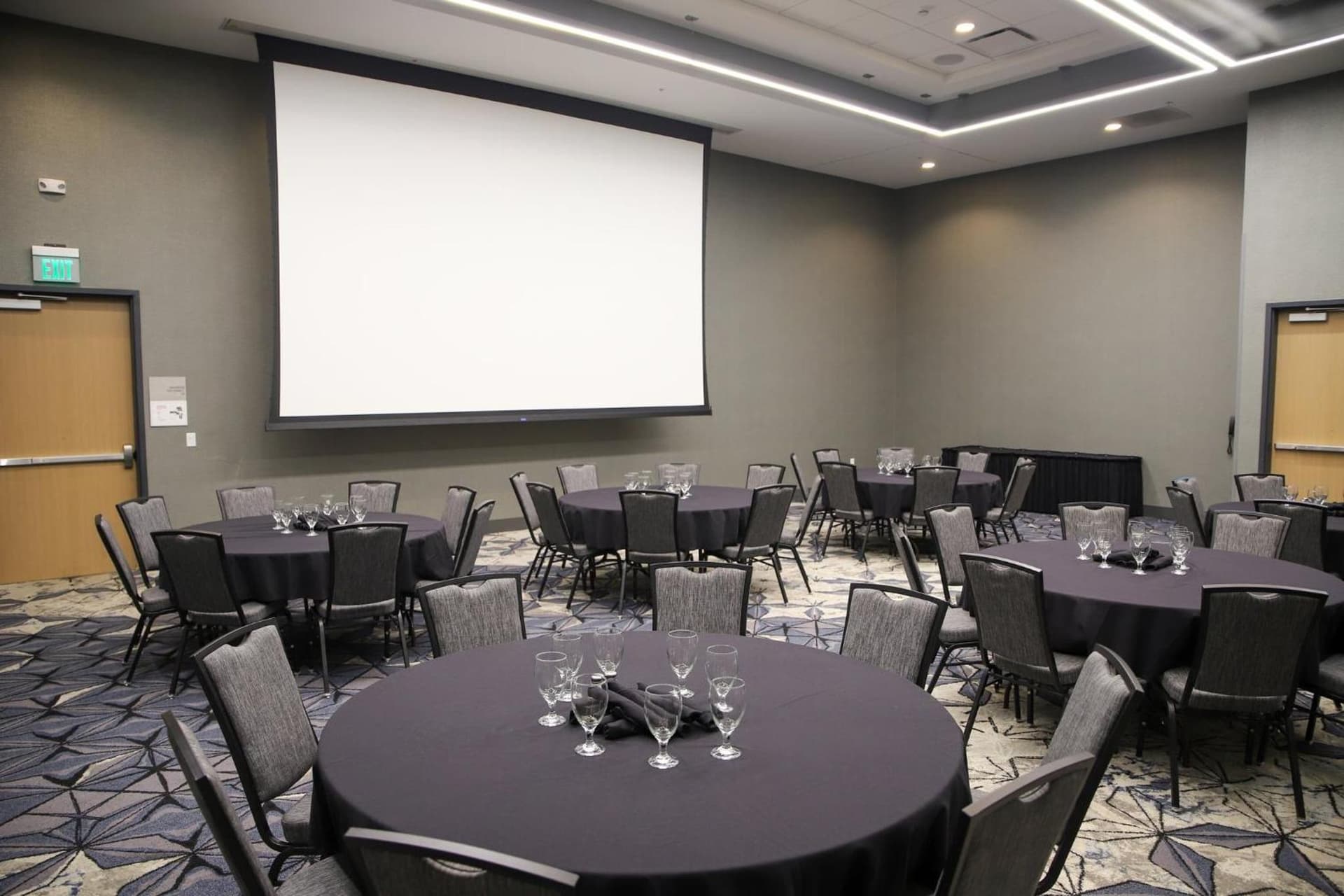Holiday Inn & Suites Cedar Falls-Waterloo Event Ctr by IHG gallery photo in Cedar Falls, IA — image 44