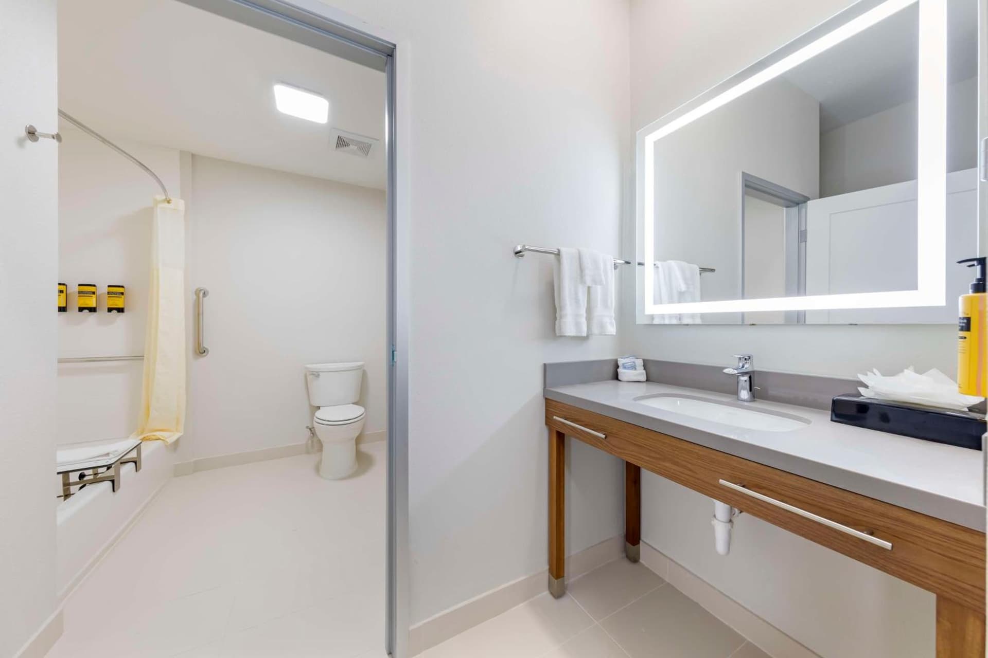 Executive Residency by Best Western Victorville gallery photo in Victorville, CA — image 8