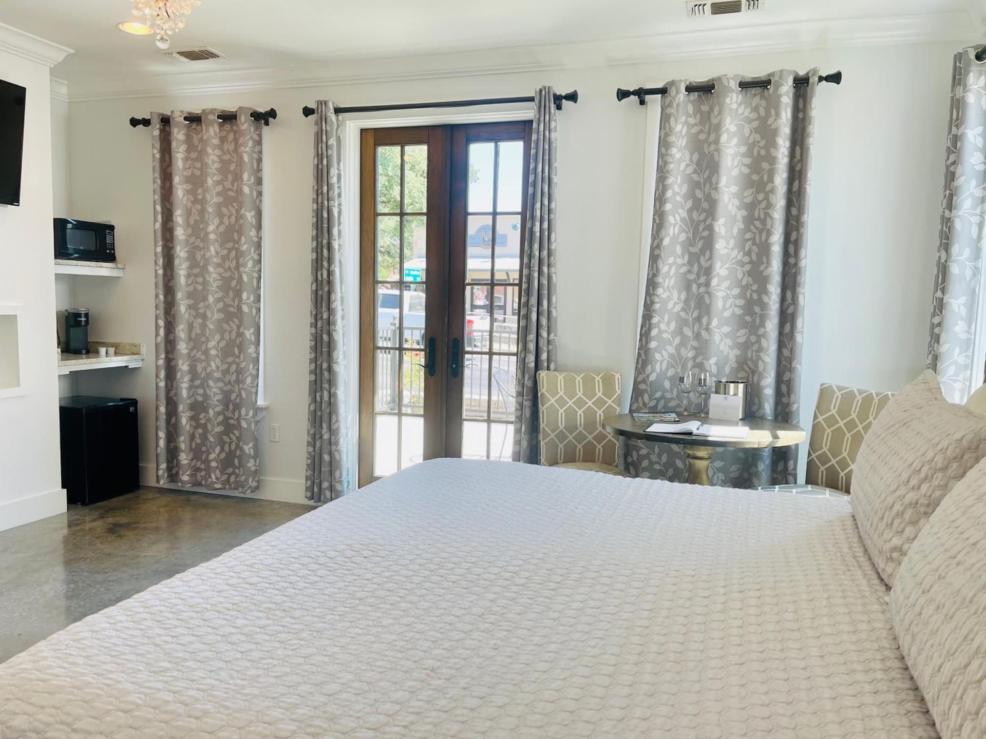 Emigrant's Inn property views in Fredericksburg, TX — gallery photo 3